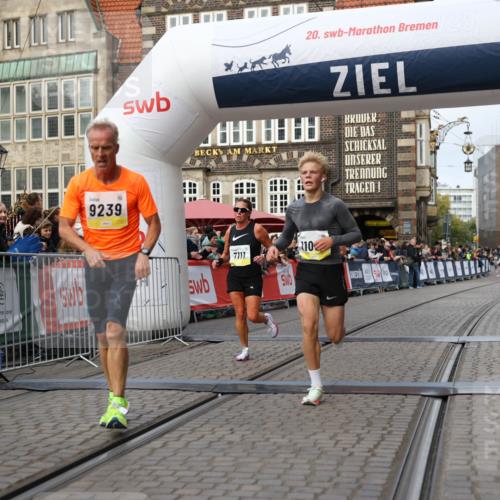 05.10.2025 - 20. swb-Marathon Bremen Yannick Fuchs http://msf.ph/oto/9238848 05.10.2025 10:39:30 Ziel 7111, 9239, 9863, 10908, 11067, 11343 meine-sportfotos.de
