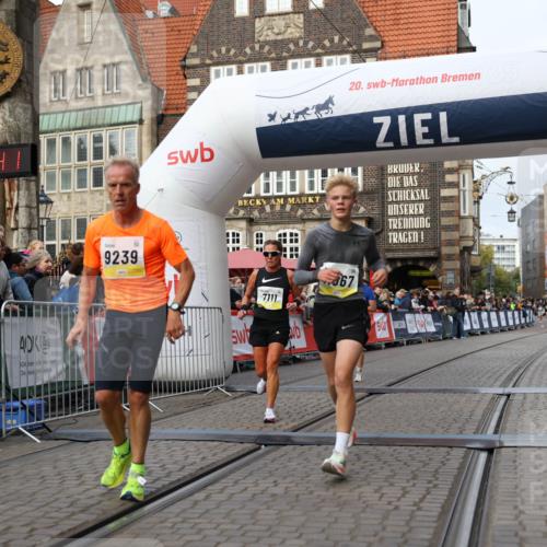 05.10.2025 - 20. swb-Marathon Bremen Yannick Fuchs http://msf.ph/oto/9238867 05.10.2025 10:39:30 Ziel 7111, 9239, 9863, 10908, 11067, 11343 meine-sportfotos.de