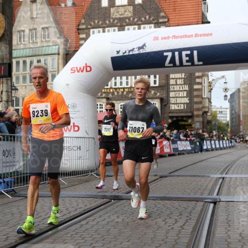 05.10.2025 - 20. swb-Marathon Bremen Yannick Fuchs http://msf.ph/oto/9238911 05.10.2025 10:39:30 Ziel 7111, 9239, 9863, 10908, 11067, 11343 meine-sportfotos.de