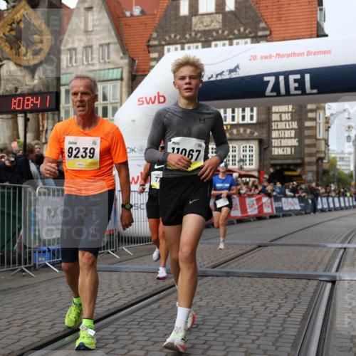 05.10.2025 - 20. swb-Marathon Bremen Yannick Fuchs http://msf.ph/oto/9238942 05.10.2025 10:39:31 Ziel 7111, 9239, 9863, 10908, 11067, 11343 meine-sportfotos.de