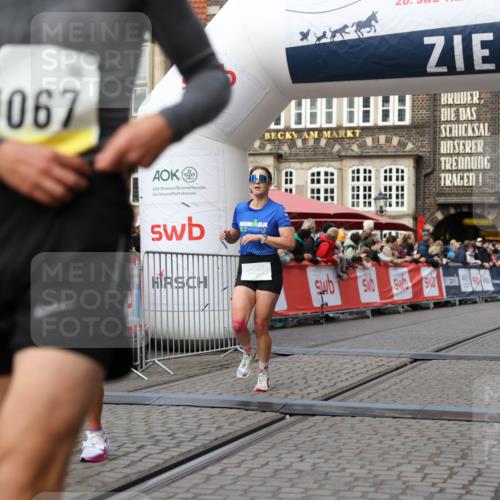 05.10.2025 - 20. swb-Marathon Bremen Yannick Fuchs http://msf.ph/oto/9238960 05.10.2025 10:39:32 Ziel 7111, 9239, 9863, 10908, 11067, 11343 meine-sportfotos.de