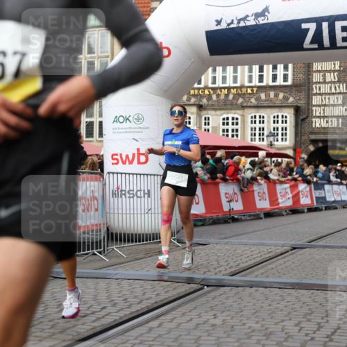 05.10.2025 - 20. swb-Marathon Bremen Yannick Fuchs http://msf.ph/oto/9238976 05.10.2025 10:39:32 Ziel 7111, 9239, 9863, 10908, 11067, 11343 meine-sportfotos.de