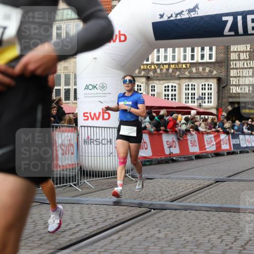05.10.2025 - 20. swb-Marathon Bremen Yannick Fuchs http://msf.ph/oto/9238987 05.10.2025 10:39:32 Ziel 7111, 9239, 9863, 10908, 11067, 11343 meine-sportfotos.de