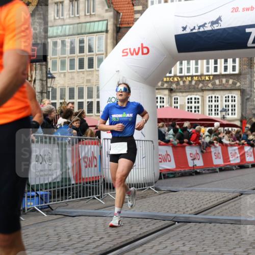 05.10.2025 - 20. swb-Marathon Bremen Yannick Fuchs http://msf.ph/oto/9239007 05.10.2025 10:39:32 Ziel 7111, 9239, 9863, 10908, 11067, 11343 meine-sportfotos.de