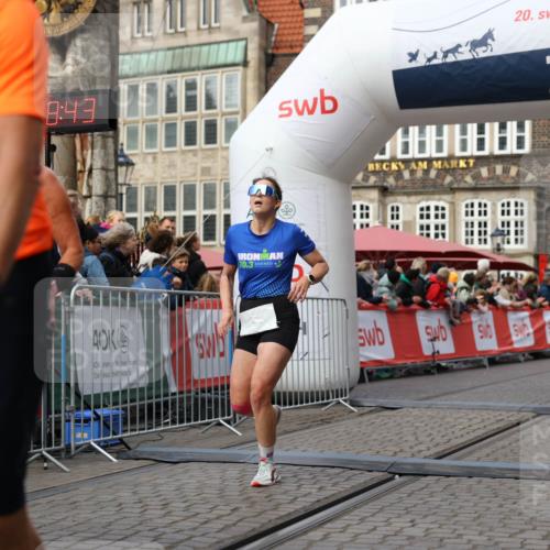 05.10.2025 - 20. swb-Marathon Bremen Yannick Fuchs http://msf.ph/oto/9239028 05.10.2025 10:39:32 Ziel 7111, 9239, 9863, 10908, 11067, 11343 meine-sportfotos.de