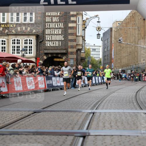 05.10.2025 - 20. swb-Marathon Bremen Yannick Fuchs http://msf.ph/oto/9239080 05.10.2025 10:39:39 Ziel 9671, 10525, 11474 meine-sportfotos.de