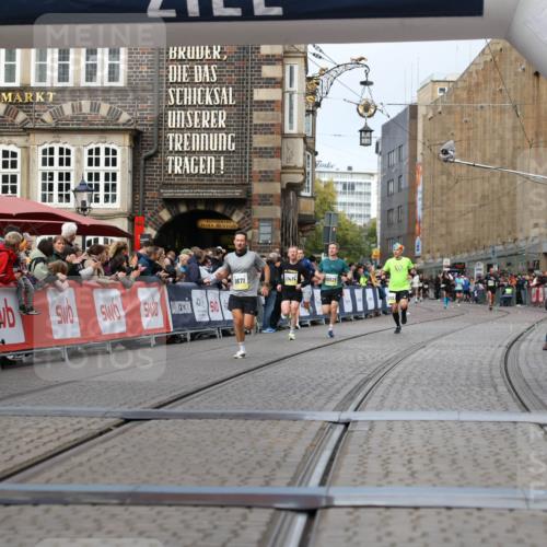 05.10.2025 - 20. swb-Marathon Bremen Yannick Fuchs http://msf.ph/oto/9239089 05.10.2025 10:39:39 Ziel 9671, 10525, 11474 meine-sportfotos.de