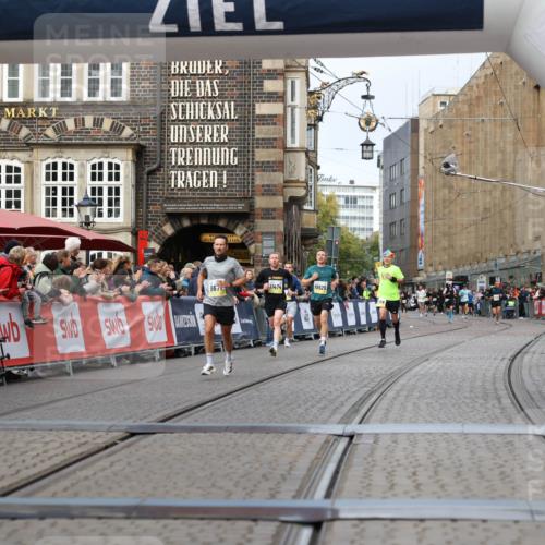 05.10.2025 - 20. swb-Marathon Bremen Yannick Fuchs http://msf.ph/oto/9239121 05.10.2025 10:39:39 Ziel 9671, 10525, 11474 meine-sportfotos.de