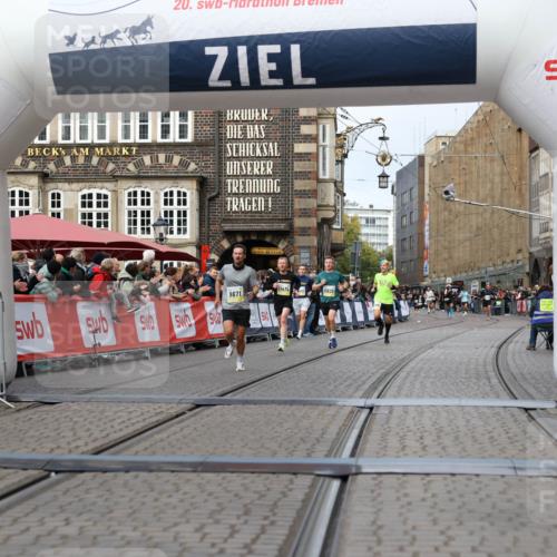 05.10.2025 - 20. swb-Marathon Bremen Yannick Fuchs http://msf.ph/oto/9239174 05.10.2025 10:39:40 Ziel 9289, 9671, 10525, 11474 meine-sportfotos.de