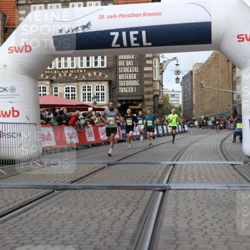 05.10.2025 - 20. swb-Marathon Bremen Yannick Fuchs http://msf.ph/oto/9239223 05.10.2025 10:39:40 Ziel 9289, 9671, 10525, 11474 meine-sportfotos.de