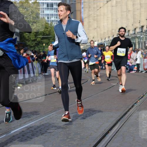 05.10.2025 - 20. swb-Marathon Bremen Strokosch-Dieckow http://msf.ph/oto/9239237 05.10.2025 10:56:37 Ziel 8118, 9266, 9547, 9886, 10008, 10042, 10059, 10644, 10683, 10971, 11260, 11475, 11691 meine-sportfotos.de