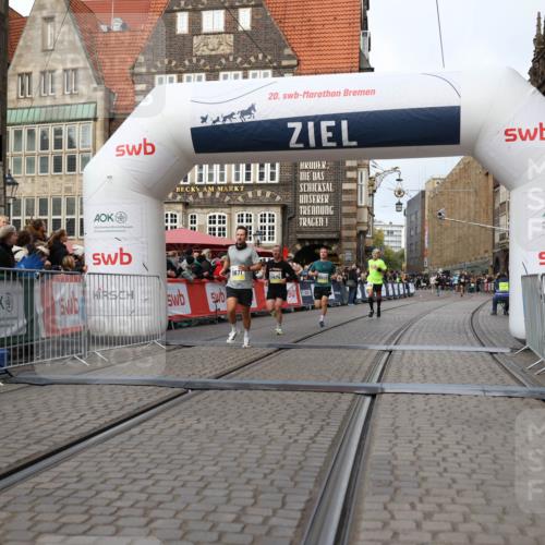 05.10.2025 - 20. swb-Marathon Bremen Yannick Fuchs http://msf.ph/oto/9239275 05.10.2025 10:39:41 Ziel 9289, 9671, 10525, 11418, 11474 meine-sportfotos.de