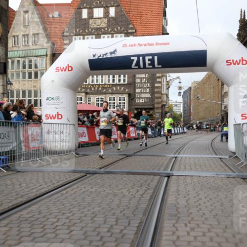 05.10.2025 - 20. swb-Marathon Bremen Yannick Fuchs http://msf.ph/oto/9239308 05.10.2025 10:39:41 Ziel 9289, 9671, 10525, 11418, 11474 meine-sportfotos.de