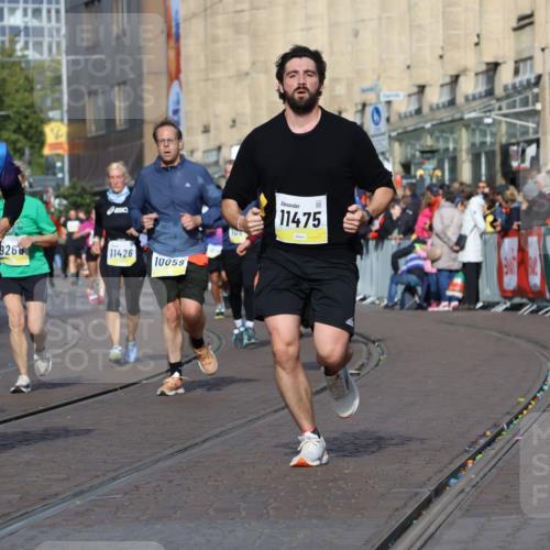 05.10.2025 - 20. swb-Marathon Bremen Strokosch-Dieckow http://msf.ph/oto/9239344 05.10.2025 10:56:38 Ziel 8118, 9266, 9547, 9886, 10008, 10042, 10059, 10644, 10683, 10971, 11260, 11475, 11691 meine-sportfotos.de