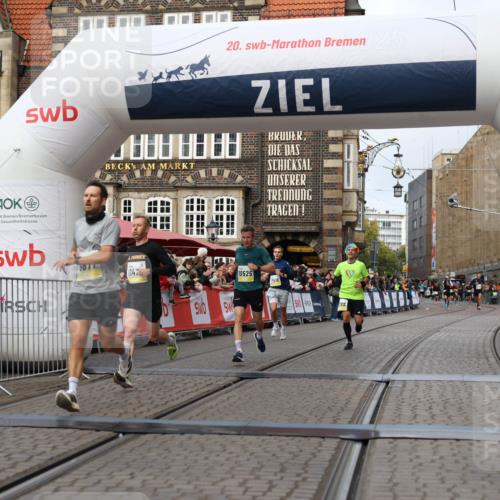 05.10.2025 - 20. swb-Marathon Bremen Yannick Fuchs http://msf.ph/oto/9239367 05.10.2025 10:39:42 Ziel 9289, 9671, 10525, 11418, 11474 meine-sportfotos.de