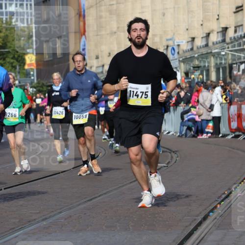 05.10.2025 - 20. swb-Marathon Bremen Strokosch-Dieckow http://msf.ph/oto/9239368 05.10.2025 10:56:38 Ziel 8118, 9266, 9547, 9886, 10008, 10042, 10059, 10644, 10683, 10971, 11260, 11475, 11691 meine-sportfotos.de