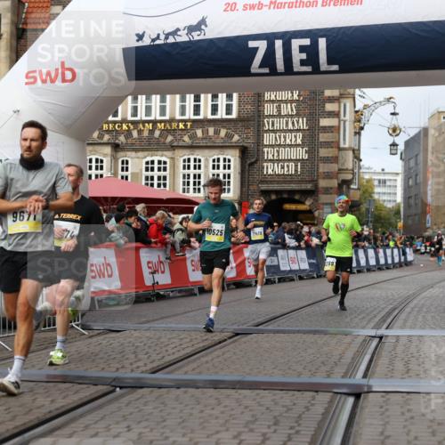 05.10.2025 - 20. swb-Marathon Bremen Yannick Fuchs http://msf.ph/oto/9239413 05.10.2025 10:39:42 Ziel 9289, 9671, 10525, 11418, 11474 meine-sportfotos.de