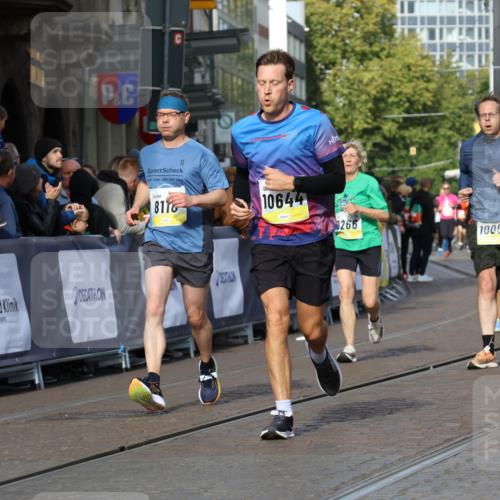 05.10.2025 - 20. swb-Marathon Bremen Strokosch-Dieckow http://msf.ph/oto/9239420 05.10.2025 10:56:39 Ziel 8118, 9266, 9547, 9886, 10008, 10059, 10644, 10683, 10971, 11426, 11475, 11691, 11734 meine-sportfotos.de