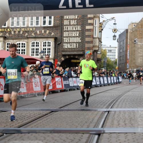 05.10.2025 - 20. swb-Marathon Bremen Yannick Fuchs http://msf.ph/oto/9239466 05.10.2025 10:39:43 Ziel 9289, 9671, 10525, 11418, 11474 meine-sportfotos.de