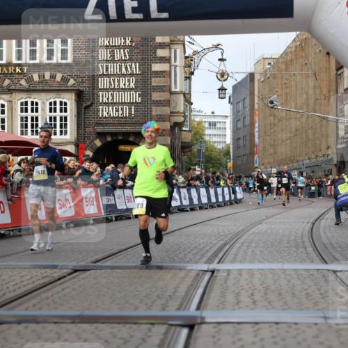 05.10.2025 - 20. swb-Marathon Bremen Yannick Fuchs http://msf.ph/oto/9239473 05.10.2025 10:39:44 Ziel 9289, 9671, 10525, 11418, 11474 meine-sportfotos.de