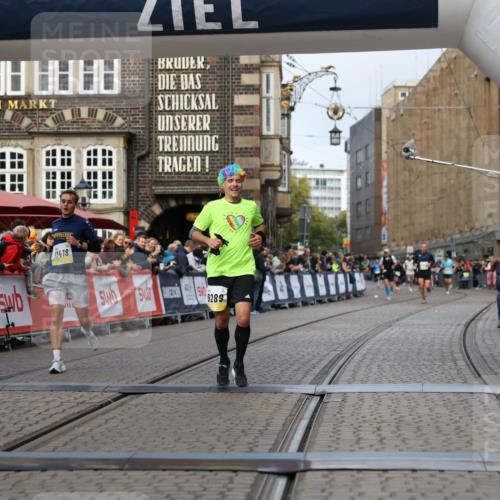 05.10.2025 - 20. swb-Marathon Bremen Yannick Fuchs http://msf.ph/oto/9239507 05.10.2025 10:39:44 Ziel 9289, 9671, 10525, 11418, 11474 meine-sportfotos.de
