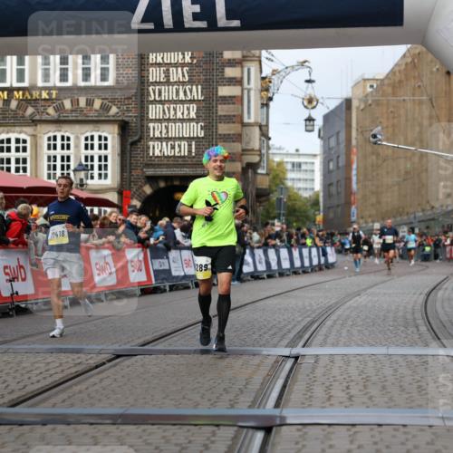 05.10.2025 - 20. swb-Marathon Bremen Yannick Fuchs http://msf.ph/oto/9239516 05.10.2025 10:39:44 Ziel 9289, 9671, 10525, 11418, 11474 meine-sportfotos.de
