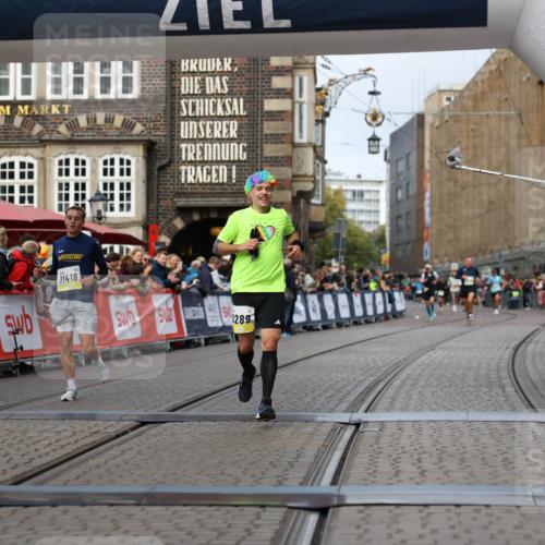 05.10.2025 - 20. swb-Marathon Bremen Yannick Fuchs http://msf.ph/oto/9239526 05.10.2025 10:39:44 Ziel 9289, 9671, 10525, 11418, 11474 meine-sportfotos.de