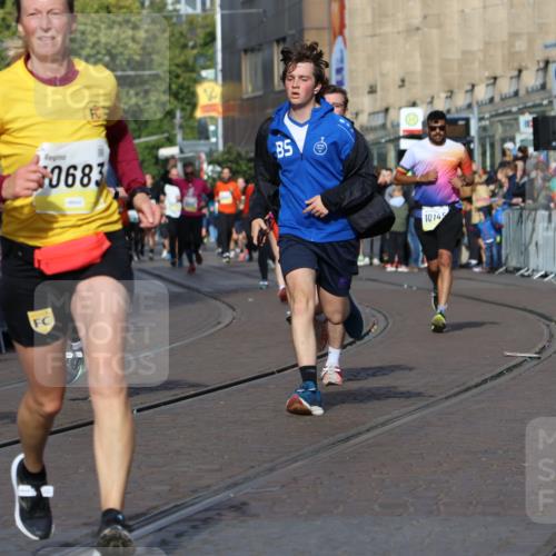 05.10.2025 - 20. swb-Marathon Bremen Strokosch-Dieckow http://msf.ph/oto/9239602 05.10.2025 10:56:43 Ziel 8118, 9188, 9266, 10059, 10145, 10644, 10683, 10845, 11426, 11475, 11675, 11734 meine-sportfotos.de