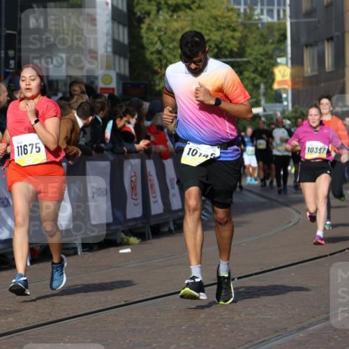 05.10.2025 - 20. swb-Marathon Bremen Strokosch-Dieckow http://msf.ph/oto/9239883 05.10.2025 10:56:48 Ziel 9188, 9669, 10145, 10397, 10845, 10924, 11274, 11426, 11675, 11734 meine-sportfotos.de