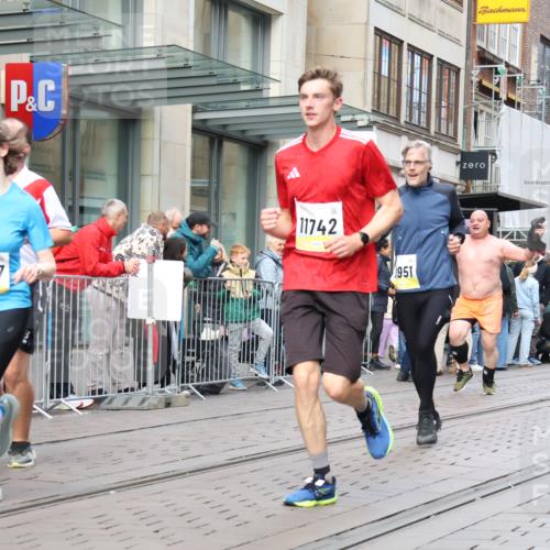 05.10.2025 - 20. swb-Marathon Bremen Strokosch-Dieckow http://msf.ph/oto/9239911 05.10.2025 10:47:11 Ziel 9244, 9339, 9377, 9428, 9670, 9924, 10073, 10319, 10637, 10667, 10676, 10850, 10875, 10947, 10951, 11330, 11409, 11498, 11705, 11708, 11742, 9244, 9339, 9377, 9428, 9670, 9924, 10073, 10319, 10637, 10667, 10676, 10850, 10875, 10947, 10951, 11330, 11409, 11498, 11705, 11708, 11742 meine-sportfotos.de