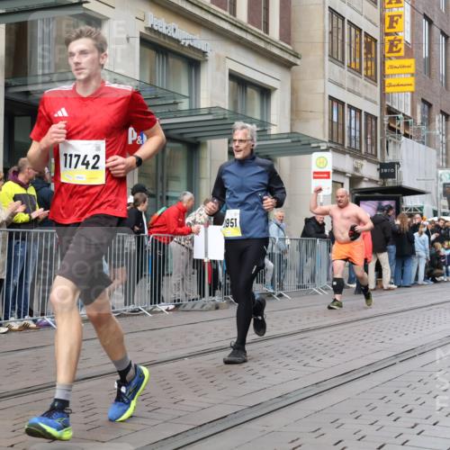 05.10.2025 - 20. swb-Marathon Bremen Strokosch-Dieckow http://msf.ph/oto/9239950 05.10.2025 10:47:12 Ziel 9244, 9339, 9377, 9428, 9670, 9924, 10062, 10073, 10319, 10637, 10667, 10676, 10850, 10875, 10947, 10951, 11244, 11330, 11409, 11498, 11705, 11708, 11742, 9244, 9339, 9377, 9428, 9670, 9924, 10062, 10073, 10319, 10637, 10667, 10676, 10850, 10875, 10947, 10951, 11244, 11330, 11409, 11498, 11705, 11708, 11742 meine-sportfotos.de