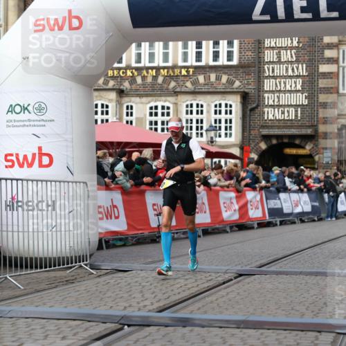 05.10.2025 - 20. swb-Marathon Bremen Yannick Fuchs http://msf.ph/oto/9239958 05.10.2025 10:39:53 Ziel 10052, 10171, 10753, 11349 meine-sportfotos.de