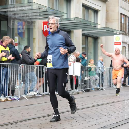 05.10.2025 - 20. swb-Marathon Bremen Strokosch-Dieckow http://msf.ph/oto/9239968 05.10.2025 10:47:13 Ziel 9244, 9339, 9377, 9428, 9670, 9924, 10062, 10073, 10319, 10637, 10667, 10676, 10850, 10875, 10947, 10951, 11244, 11330, 11409, 11498, 11705, 11708, 11742, 9244, 9339, 9377, 9428, 9670, 9924, 10062, 10073, 10319, 10637, 10667, 10676, 10850, 10875, 10947, 10951, 11244, 11330, 11409, 11498, 11705, 11708, 11742 meine-sportfotos.de