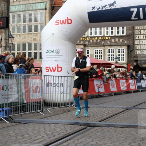 05.10.2025 - 20. swb-Marathon Bremen Yannick Fuchs http://msf.ph/oto/9239983 05.10.2025 10:39:53 Ziel 10052, 10171, 10753, 11349 meine-sportfotos.de