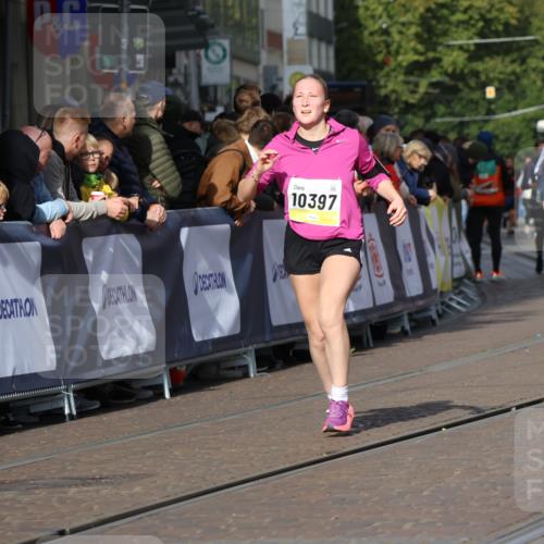 05.10.2025 - 20. swb-Marathon Bremen Strokosch-Dieckow http://msf.ph/oto/9239991 05.10.2025 10:56:52 Ziel 9669, 10105, 10145, 10397, 10867, 10924, 11168, 11274, 11675 meine-sportfotos.de