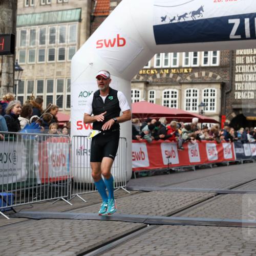 05.10.2025 - 20. swb-Marathon Bremen Yannick Fuchs http://msf.ph/oto/9240006 05.10.2025 10:39:54 Ziel 9922, 10052, 10171, 10175, 10176, 10753, 11349 meine-sportfotos.de