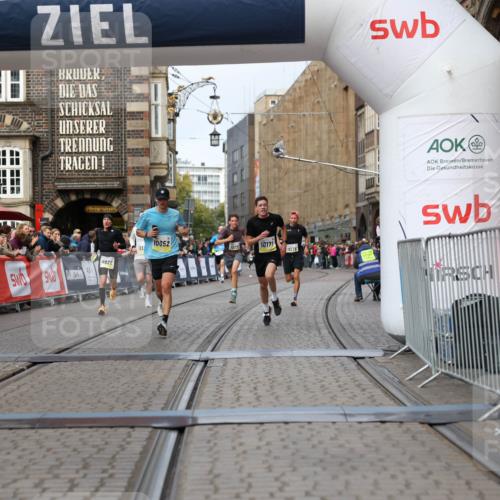 05.10.2025 - 20. swb-Marathon Bremen Yannick Fuchs http://msf.ph/oto/9240140 05.10.2025 10:39:55 Ziel 9922, 10052, 10171, 10175, 10176, 10753, 11335, 11349 meine-sportfotos.de