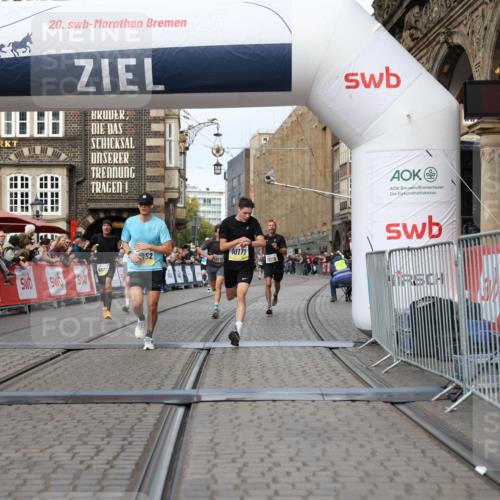 05.10.2025 - 20. swb-Marathon Bremen Yannick Fuchs http://msf.ph/oto/9240236 05.10.2025 10:39:56 Ziel 9922, 10052, 10171, 10175, 10176, 10753, 11335, 11349 meine-sportfotos.de