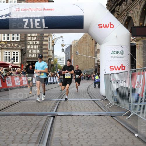 05.10.2025 - 20. swb-Marathon Bremen Yannick Fuchs http://msf.ph/oto/9240259 05.10.2025 10:39:56 Ziel 9922, 10052, 10171, 10175, 10176, 10753, 11335, 11349 meine-sportfotos.de