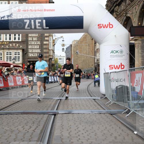 05.10.2025 - 20. swb-Marathon Bremen Yannick Fuchs http://msf.ph/oto/9240273 05.10.2025 10:39:56 Ziel 9922, 10052, 10171, 10175, 10176, 10753, 11335, 11349 meine-sportfotos.de