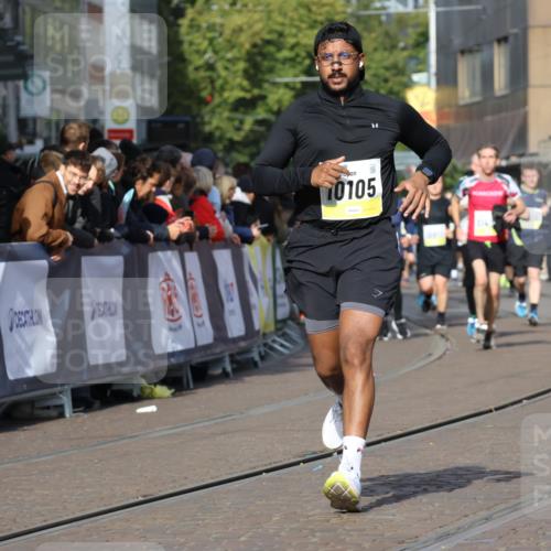 05.10.2025 - 20. swb-Marathon Bremen Strokosch-Dieckow http://msf.ph/oto/9240275 05.10.2025 10:56:55 Ziel 9451, 9669, 9937, 10069, 10105, 10397, 10867, 10924, 11168, 11274 meine-sportfotos.de