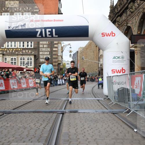 05.10.2025 - 20. swb-Marathon Bremen Yannick Fuchs http://msf.ph/oto/9240293 05.10.2025 10:39:57 Ziel 9213, 9922, 10052, 10171, 10175, 10176, 10753, 11335, 11349 meine-sportfotos.de