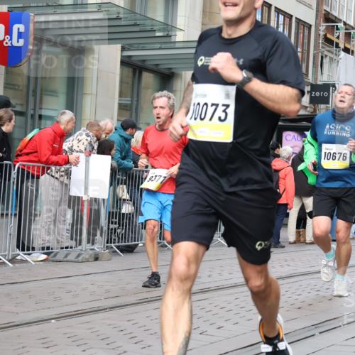 05.10.2025 - 20. swb-Marathon Bremen Strokosch-Dieckow http://msf.ph/oto/9240301 05.10.2025 10:47:25 Ziel 9339, 9377, 9924, 9929, 10062, 10073, 10089, 10382, 10601, 10676, 10850, 10875, 10929, 10947, 11244, 11330, 11409, 11628, 11708, 9339, 9377, 9924, 9929, 10062, 10073, 10089, 10382, 10601, 10676, 10850, 10875, 10929, 10947, 11244, 11330, 11409, 11628, 11708 meine-sportfotos.de
