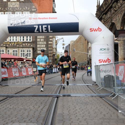 05.10.2025 - 20. swb-Marathon Bremen Yannick Fuchs http://msf.ph/oto/9240311 05.10.2025 10:39:57 Ziel 9213, 9922, 10052, 10171, 10175, 10176, 10753, 11335, 11349 meine-sportfotos.de
