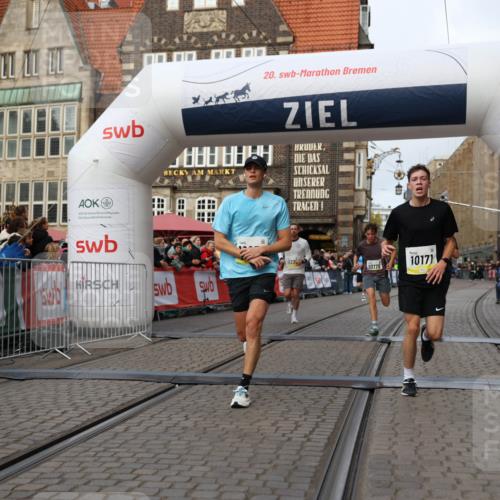 05.10.2025 - 20. swb-Marathon Bremen Yannick Fuchs http://msf.ph/oto/9240323 05.10.2025 10:39:57 Ziel 9213, 9922, 10052, 10171, 10175, 10176, 10753, 11335, 11349 meine-sportfotos.de