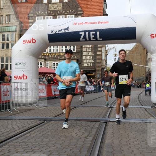 05.10.2025 - 20. swb-Marathon Bremen Yannick Fuchs http://msf.ph/oto/9240330 05.10.2025 10:39:58 Ziel 9213, 9922, 10052, 10171, 10175, 10176, 10753, 11335 meine-sportfotos.de