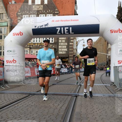 05.10.2025 - 20. swb-Marathon Bremen Yannick Fuchs http://msf.ph/oto/9240338 05.10.2025 10:39:58 Ziel 9213, 9922, 10052, 10171, 10175, 10176, 10753, 11335 meine-sportfotos.de