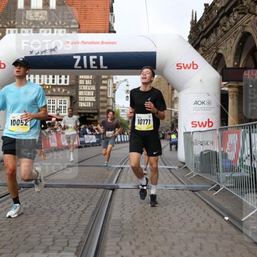 05.10.2025 - 20. swb-Marathon Bremen Yannick Fuchs http://msf.ph/oto/9240373 05.10.2025 10:39:58 Ziel 9213, 9922, 10052, 10171, 10175, 10176, 10753, 11335 meine-sportfotos.de