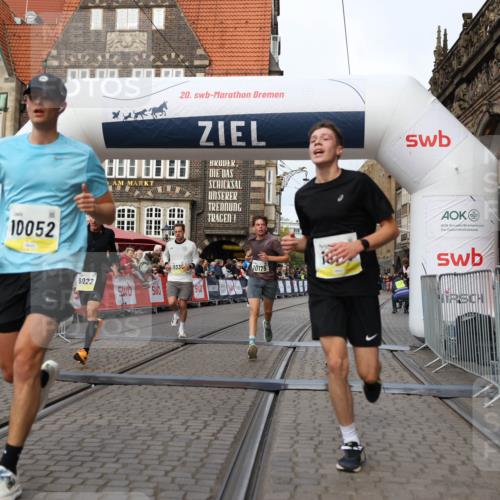 05.10.2025 - 20. swb-Marathon Bremen Yannick Fuchs http://msf.ph/oto/9240387 05.10.2025 10:39:58 Ziel 9213, 9922, 10052, 10171, 10175, 10176, 10753, 11335 meine-sportfotos.de