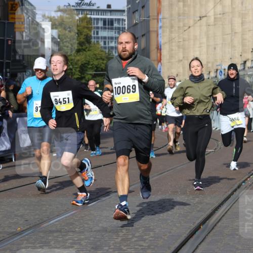 05.10.2025 - 20. swb-Marathon Bremen Strokosch-Dieckow http://msf.ph/oto/9240439 05.10.2025 10:57:03 Ziel 5172, 9231, 9314, 9451, 9577, 9797, 9937, 10069, 10545, 10867, 11138, 11202, 11435, 11566 meine-sportfotos.de